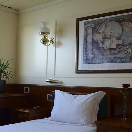 Invicta Ribeira Boat Hotel Porto Exterior photo