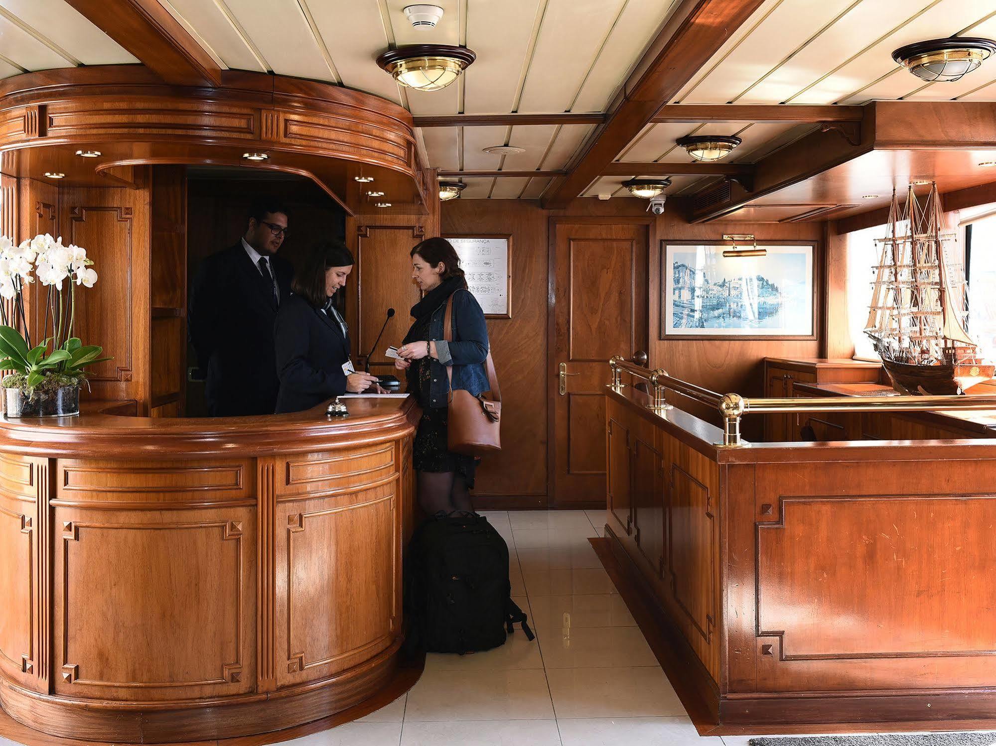 Invicta Ribeira Boat Hotel Porto Exterior photo