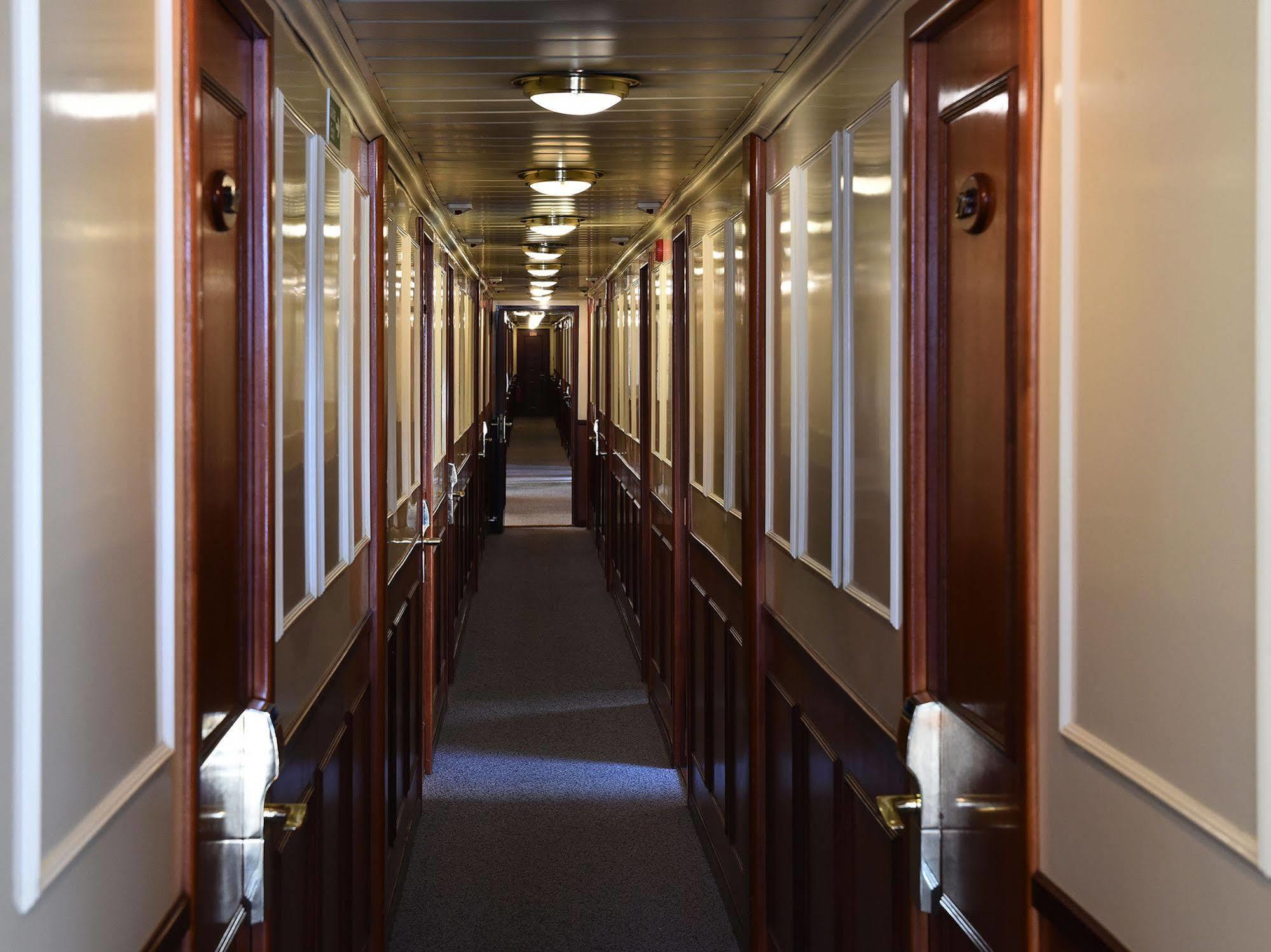 Invicta Ribeira Boat Hotel Porto Exterior photo